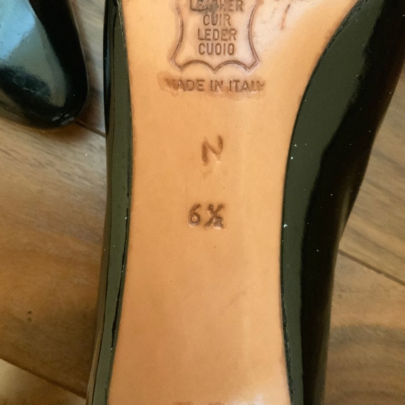 Yves Saint Laurent (YSL) Black Patent Leather Heel - Picture 2 of 2